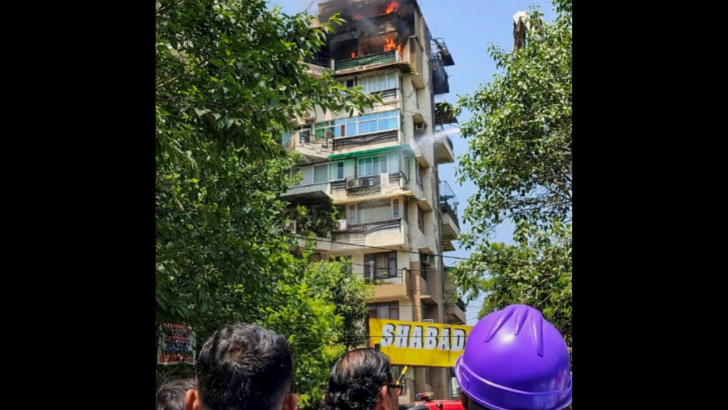 https://www.salarnews.in/public/uploads/images/newsimages/maannewsimage10062025_135217_delhi fire at dwarka.png